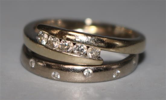 Two modern 18ct white gold & diamond ring, sizes S and Q.